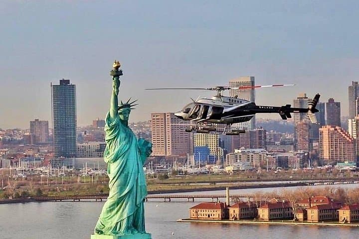 Private Helicopter Transfer from New York Airports to Lower Manhattan photo 2