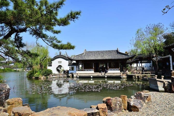 Yangzhou Private Day Tour: Slender West Lake, Geyuan Garden & Daming Temple photo 2