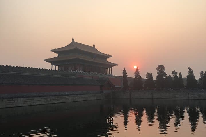 Beijing Private Layover Tour: Forbidden City, Tiananmen & 798 Art Zone with Lunch and Airport Pickup