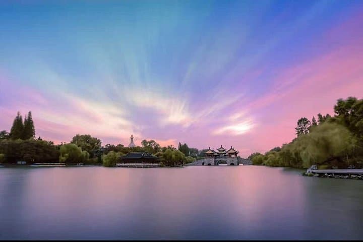 Half-Day Yangzhou Sunset Tour: Geyuan Garden & Slender West Lake Boat Ride photo 3