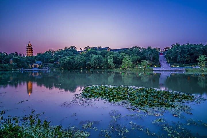 Private Yangzhou City Day Tour — Slender West Lake, Geyuan Garden & Han Guangling Tomb photo 3