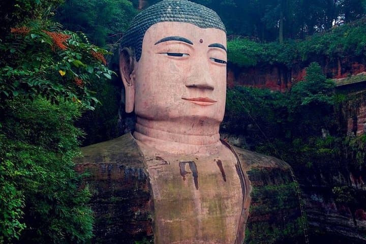 Leshan Giant Buddha and Mount Emei: 2-Day Private Tour with Monastery Overnight