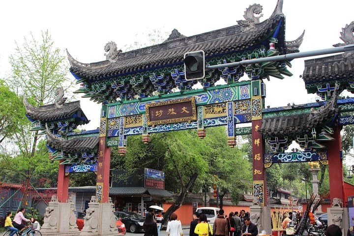 Chengdu Half-Day Bike Tour — Wenshu Temple, People’s Park & Kuan-Zhai Lanes by Bike photo 2