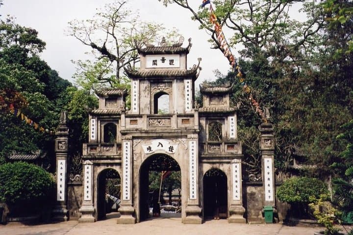 Perfume Pagoda Private Day Trip from Hanoi with One-Way Cable Car