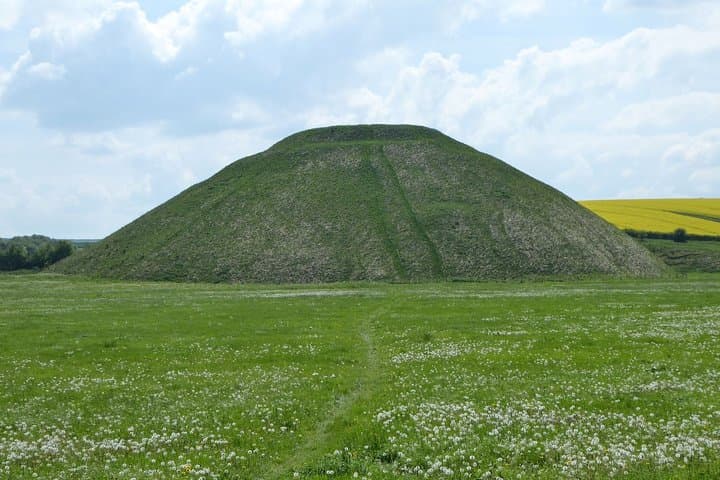 Day Trip from Bath: Private Tour of Avebury, West Kennet & Stonehenge photo 4