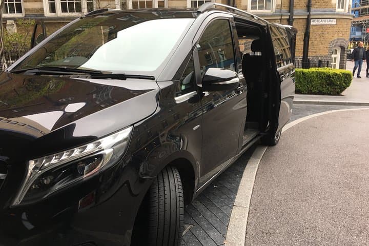 Private Heathrow to London City Airport Transfers: Door-to-Door Comfort in London photo 6