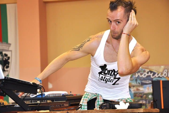 Dance Nation Group Class in Sliven: 60-Minute Ballroom & Zumba Experience
