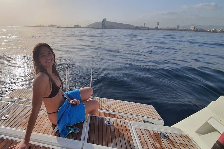 Sunset Sailing in Barcelona: Port Olímpic Cruise with Open Bar photo 6