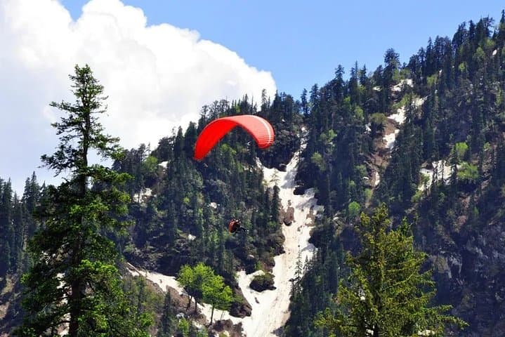Paragliding in Kullu Manali: Tandem Flights Over Solang Valley