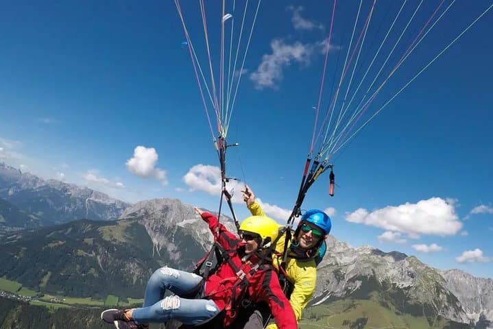 Paragliding in Kullu Manali: Tandem Flights Over Solang Valley photo 5