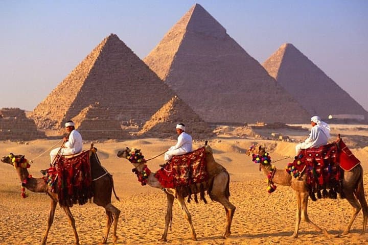 Full-Day Cairo from Hurghada: Egyptian Museum, Giza Pyramids & Papyrus Workshop photo 3