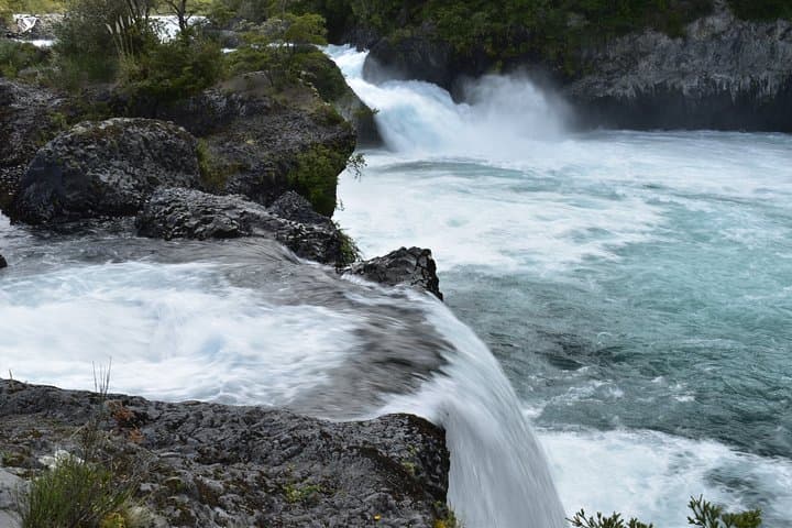 Full-Day Osorno Volcano and Petrohué Falls Premium Shared Tour from Puerto Varas photo 2