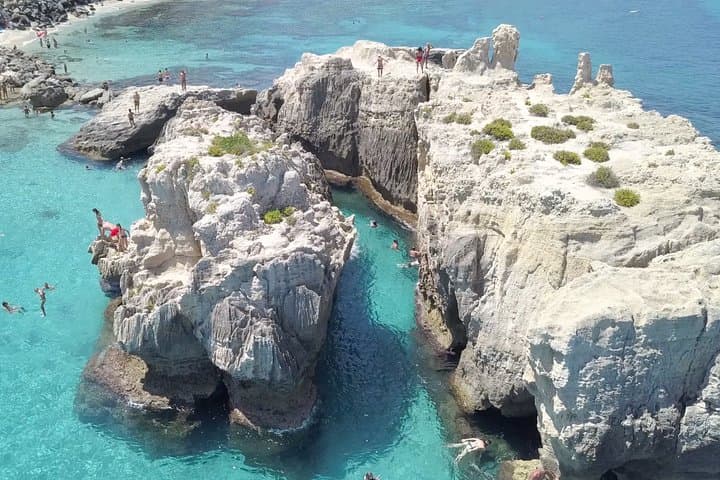 Exploring Tropea’s Coast of the Gods: A Private 4-Hour Boat Tour Experience