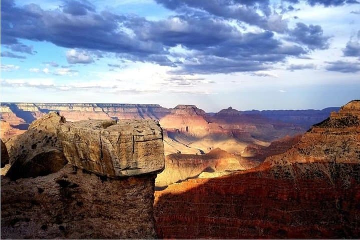 Grand Canyon Railway Day Trip from Sedona: First-Class Rails and South Rim Highlights photo 3
