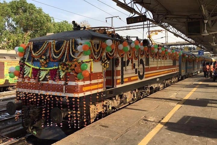 All-Inclusive Taj Mahal Day Trip on Gatimaan Express from Delhi photo 3