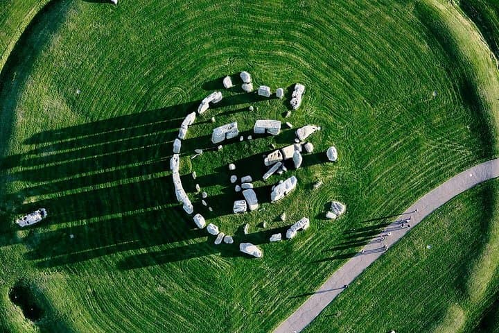 Stonehenge and Bath Day Tour from London: Private Trip to Prehistoric Stones and Roman Baths