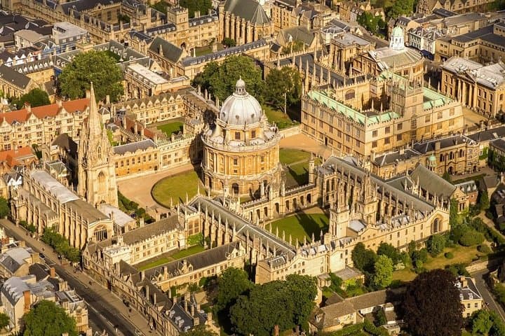Oxford Private Day Tour: Historic Colleges, Bodleian & River Walks