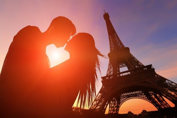 Paris Private Guided Tour: 4-Hour Custom Walking & Driver Experience