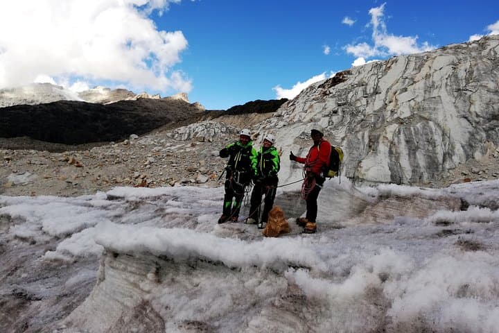 Full-Day Ice Climbing Adventure on La Paz’s Glacial Slopes photo 4