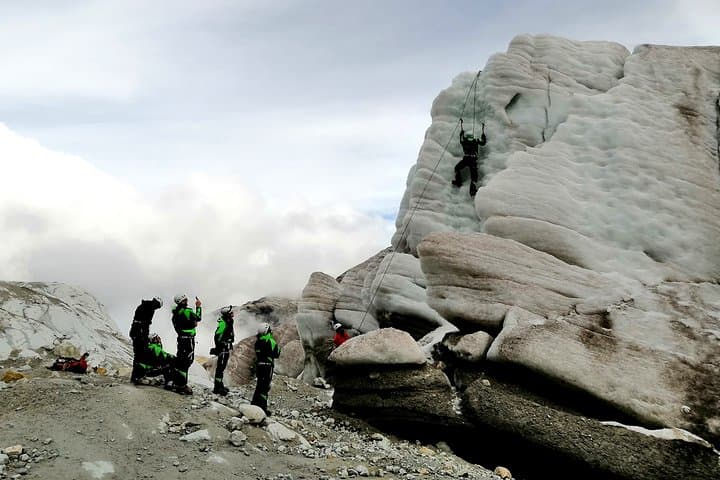 Full-Day Ice Climbing Adventure on La Paz’s Glacial Slopes photo 5