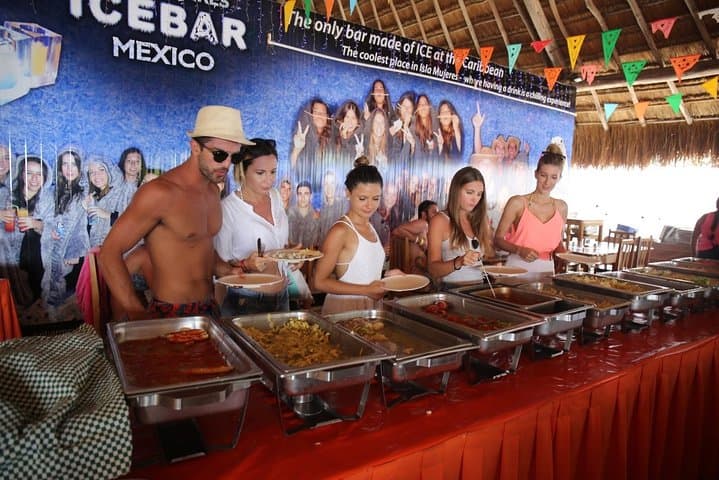 Catamaran to Isla Mujeres: Day Sail, Snorkel & Beach Club from Cancún photo 4