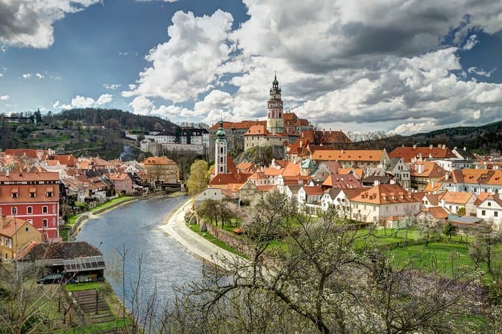 Český Krumlov Free Walking Tour: Castle Courtyards, Bears & Renaissance Streets photo 3
