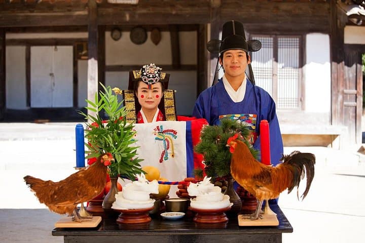 Private Luxury Tour to Korean Folk Village: Hanbok, Pottery & Traditional Wedding Experience