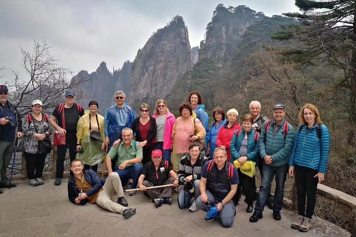Huangshan in Three Days: Hongcun Village, Tunxi Old Street & Overnight on Yellow Mountain