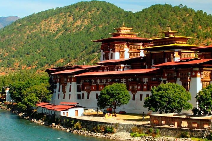 Bhutan in 3 Days: Paro, Thimphu & Taktsang (Tiger's Nest)