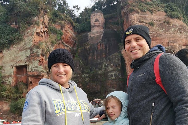 Chengdu Giant Panda Base and Leshan Giant Buddha Day Trip — Panda Encounters & River Cruise photo 3