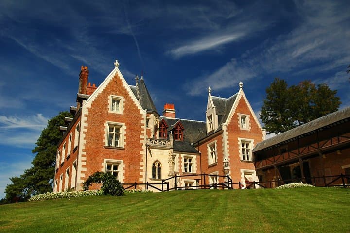 From Paris to the Loire: Private Full-Day Tour to Chenonceau & Clos Lucé photo 1