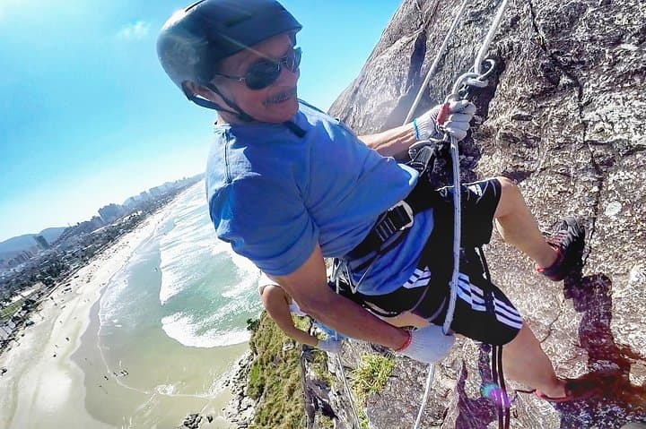 47-Meter Coastal Abseil in Guarujá — Instructor-Led Rappel Facing the Sea photo 2