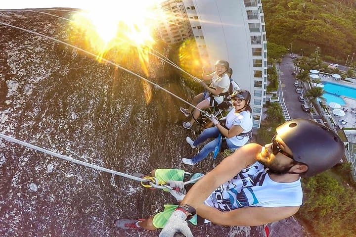 47-Meter Coastal Abseil in Guarujá — Instructor-Led Rappel Facing the Sea photo 3