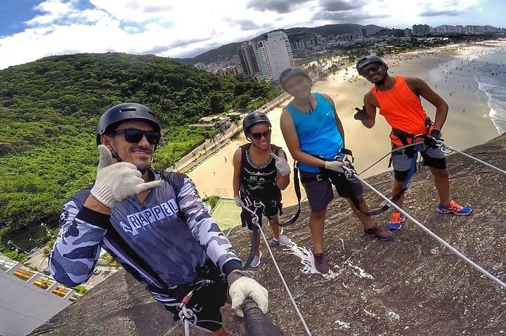 47-Meter Coastal Abseil in Guarujá — Instructor-Led Rappel Facing the Sea photo 5