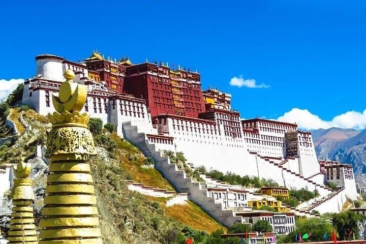 3-Day Private Tibet Tour from Shanghai: Lhasa, Yamdrok Lake & Khampa La Pass