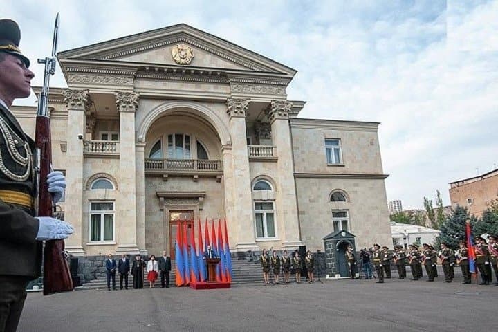 Opening Yerevan: Private Tour of Opera, Republic Square, Blue Mosque & St. Sargis