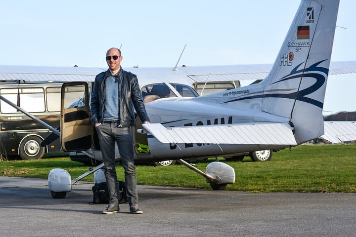 Private Sightseeing Flight Over Düsseldorf — One-Hour Scenic Air Tour photo 3