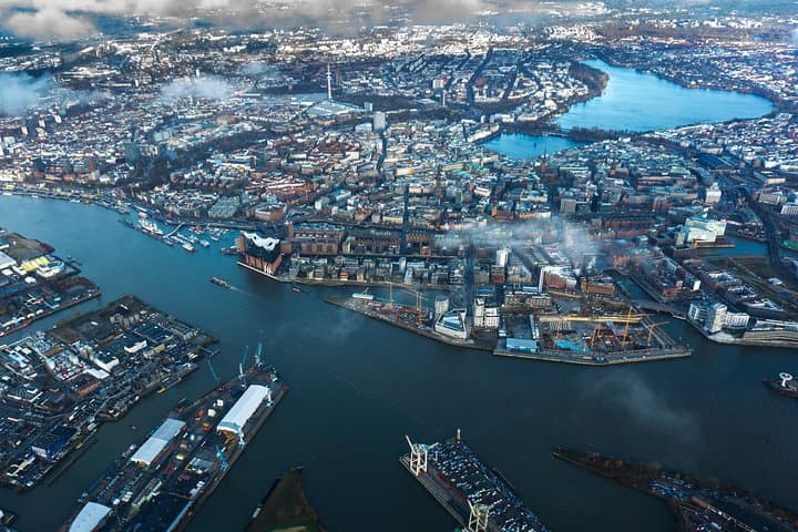 Private Sightseeing Flight Over Hamburg: One-Hour Scenic Air Tour from Uetersen photo 2