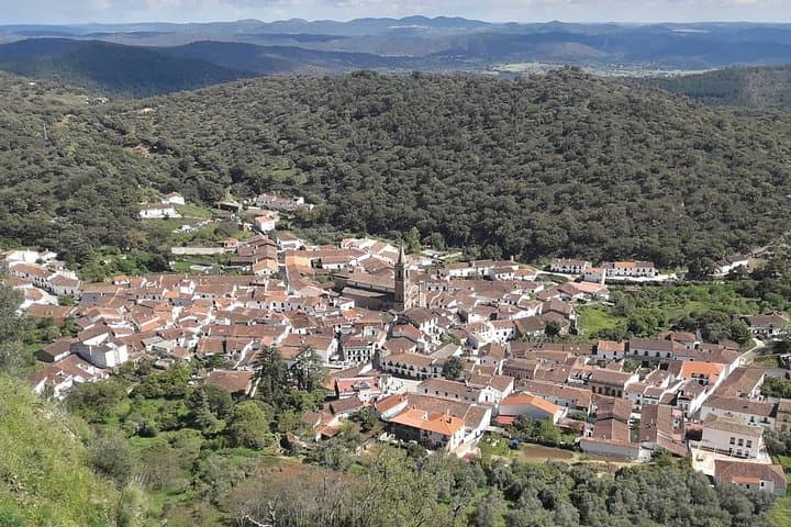 Private Sierra de Aracena Day Trip — Caves, Jabugo Ham & Peña Views photo 6