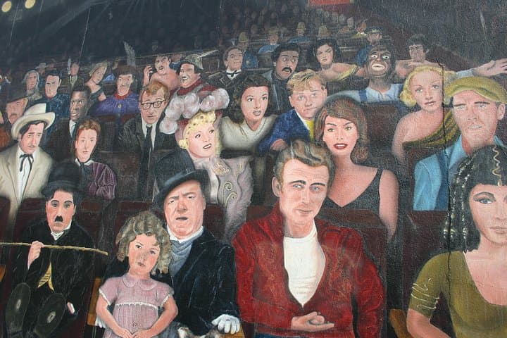 Interactive Hollywood Scavenger Hunt: 3-Hour Walking Adventure in Los Angeles photo 2
