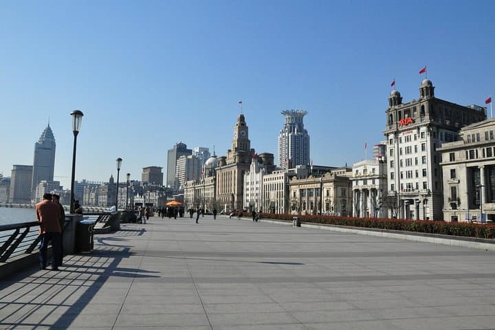 Private Shanghai Layover Tour: Shanghai Tower, The Bund & Jade Buddha Temple photo 3