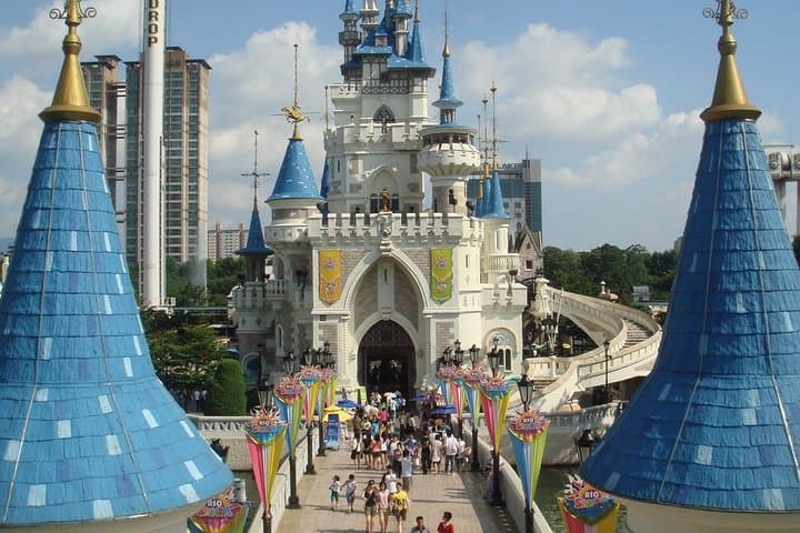 Seoul's Lotte World: Indoor Theme Park All-Day Adventure photo 6