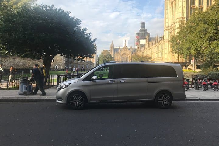 Private Transfer from Heathrow to Southampton Cruise Terminal via Stonehenge photo 3