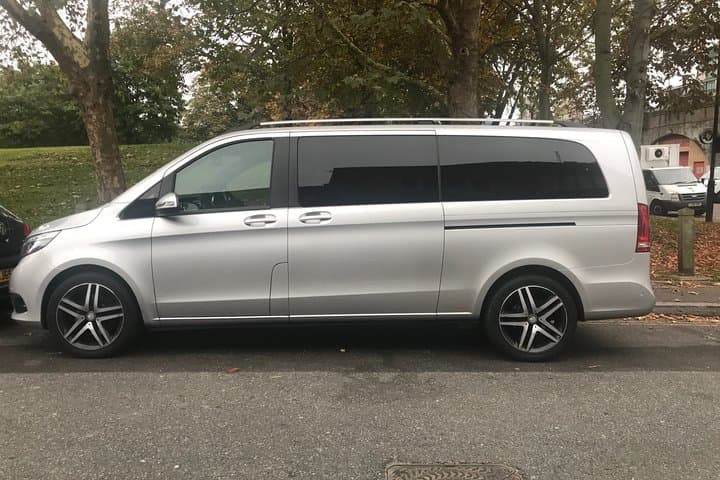 Private Transfer from Heathrow to Southampton Cruise Terminal via Stonehenge photo 4