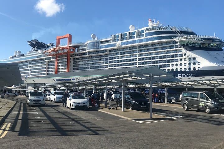 Private Transfer from Southampton Cruise Terminal to Heathrow via Stonehenge photo 5
