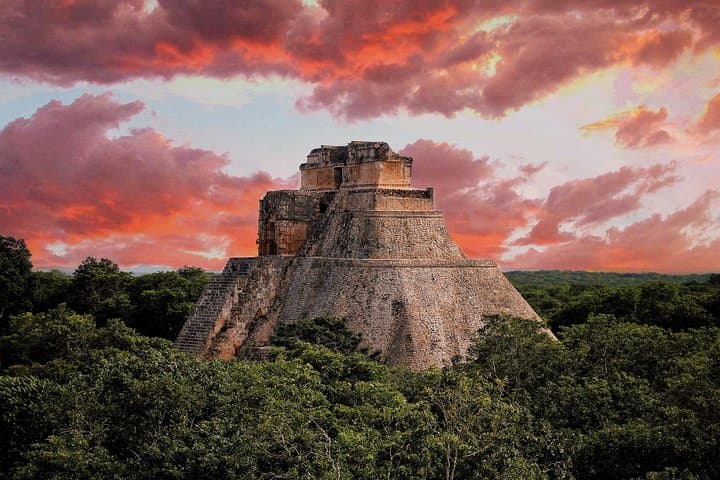 2-Day Yucatan Highlights: Chichen Itza, Ik-Kil Cenote, Merida & Uxmal