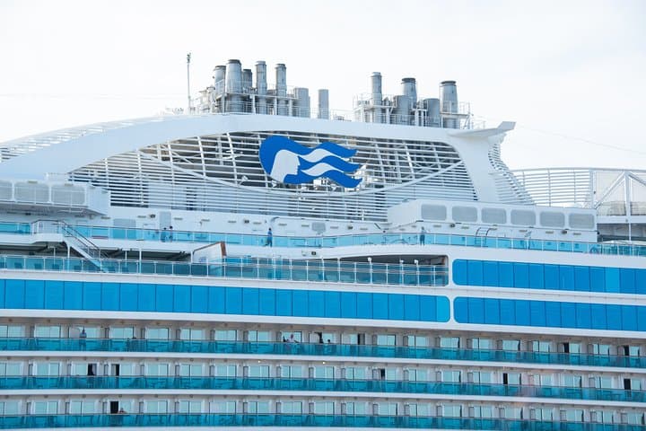 Door-to-door Private Transfers Between Portsmouth International Port and London City Airport