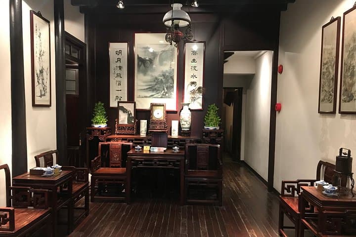 Full-Day Shanghai: Ocean Aquarium, Xintiandi & Jing'an Temple Private Tour photo 4