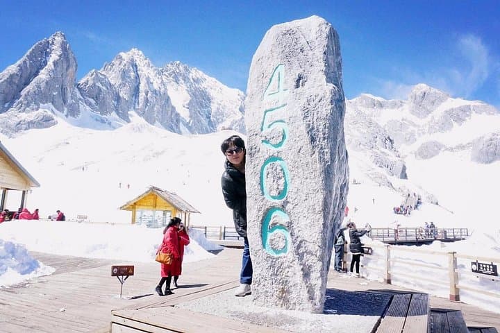 Jade Dragon Snow Mountain Private Day Tour — Cable Cars, Meadows & Baisha Village