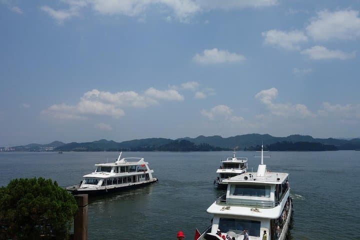 Private Day Trip to Qiandao Lake from Hangzhou — Thousand Islands Lake Guide photo 4